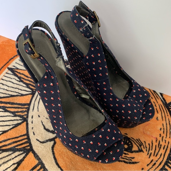 FOREVER 21 PLATFORM WEDGE PIN-UP HEEL 6 US - Picture 3 of 9
